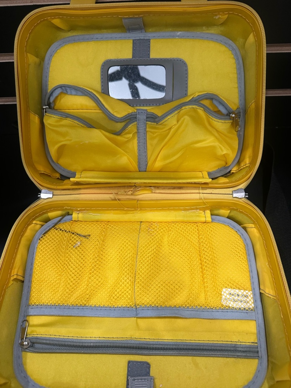 HEYS Cosmetic Luggage Black & White Houndstooth Hard Case Bag with Yellow Handle - Picture 5 of 9